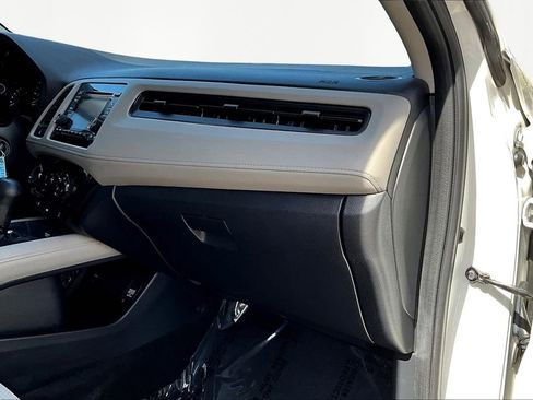 Used 2022 Honda HR-V LX image 16