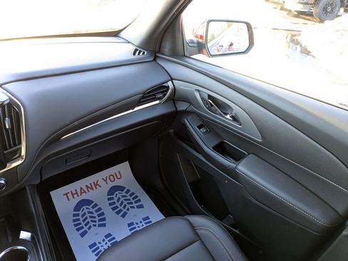 Used 2023 Chevrolet Traverse LT image 20