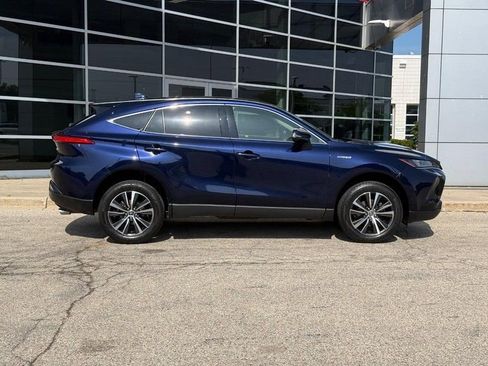 Used 2021 Toyota Venza LE AWD/4WD image 2