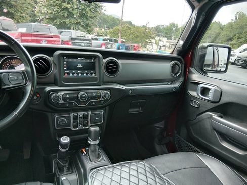 Used 2022 Jeep Gladiator Sport AWD/4WD image 12