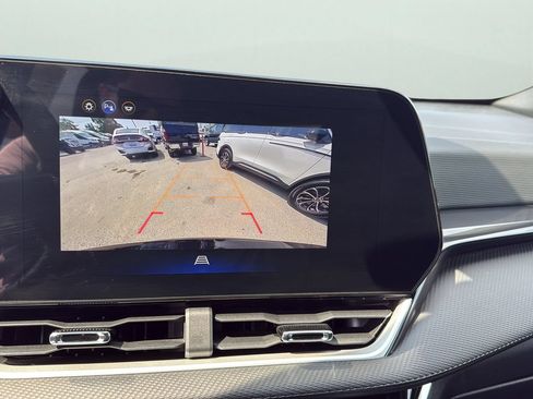 Used 2026 Chevrolet Equinox LT AWD/4WD image 17