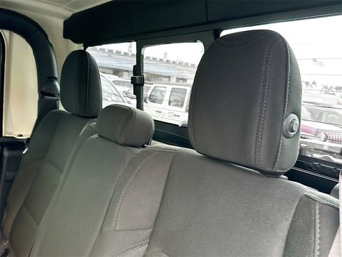 Used 2021 Jeep Gladiator Sport image 28