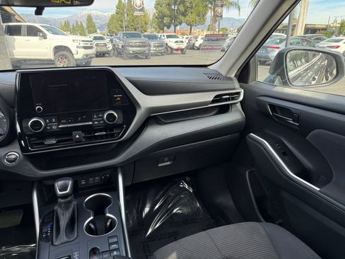 Used 2023 Toyota Highlander LE image 25
