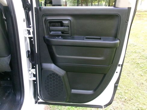 Used 2019 RAM 1500 Tradesman w/ Chrome Appearance Group RWD image 28