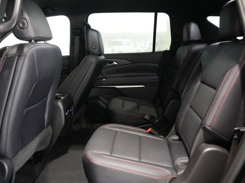 Used 2025 Chevrolet Traverse Z71 AWD/4WD image 17