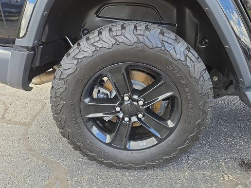 Used 2020 Jeep Wrangler Unlimited Sahara AWD/4WD image 40