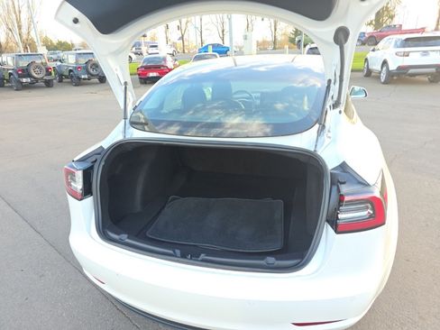 Used 2019 Tesla Model 3 Standard Range image 11