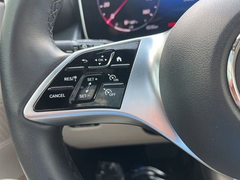 Used 2025 Mercedes-Benz GLC 300 4MATIC image 28