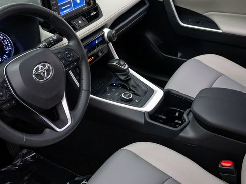 Used 2022 Toyota RAV4 XLE Premium AWD/4WD image 13