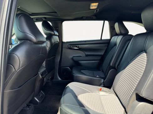 Certified 2024 Toyota Highlander XSE FWD image 11