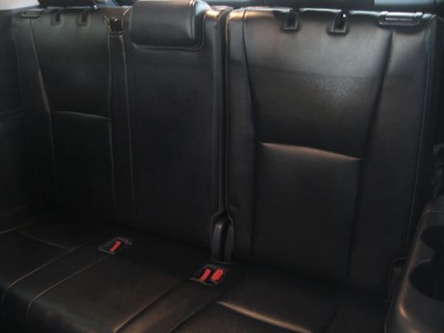 Used 2023 Toyota Highlander Limited image 11