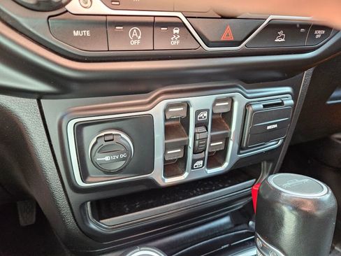 Used 2021 Jeep Gladiator Overland image 22