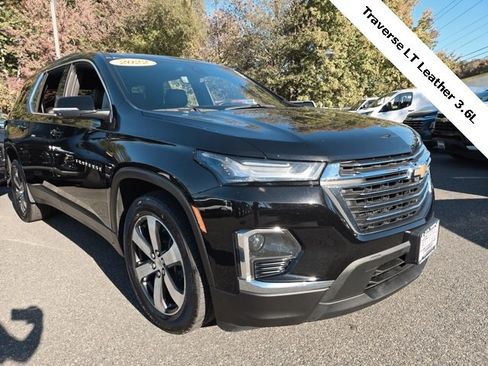 Used 2022 Chevrolet Traverse LT w/ LT Premium Package image 2