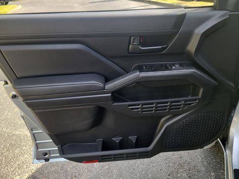 Used 2025 Toyota Tacoma SR image 18