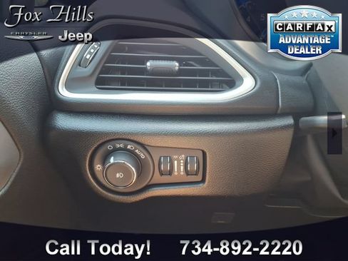 Certified 2026 Chrysler Pacifica Limited FWD image 18