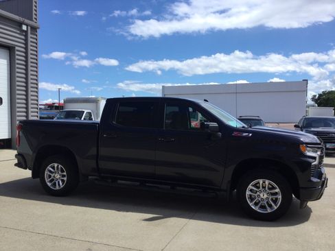 Used 2023 Chevrolet Silverado 1500 RST AWD/4WD image 3