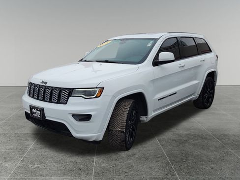 Used 2020 Jeep Grand Cherokee Altitude image 3