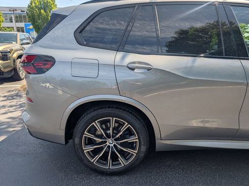 Used 2024 BMW X5 xDrive40i w/ M Sport Package AWD/4WD image 8