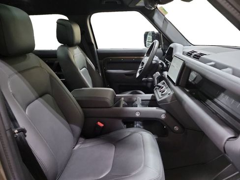 Certified 2025 Land Rover Defender 110 S image 29