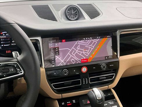 New 2026 Porsche Macan image 16