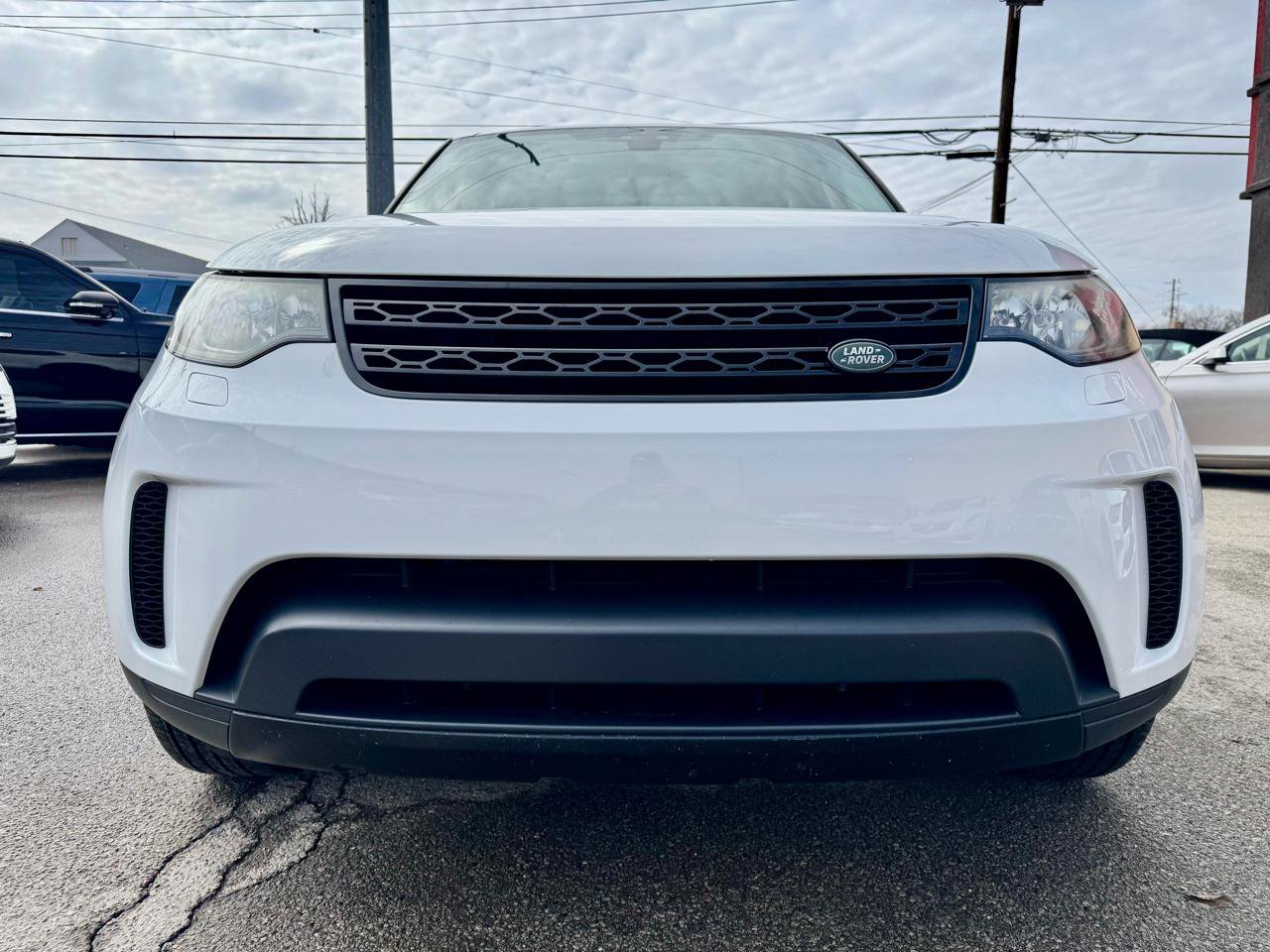 Used 2017 Land Rover Discovery SE AWD/4WD image 8