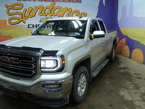Used 2017 GMC Sierra 1500 SLE image 4