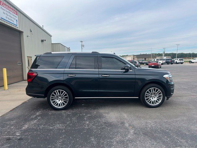 Used 2023 Ford Expedition Limited AWD/4WD image 2