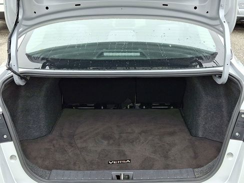 Used 2021 Nissan Versa SV image 29