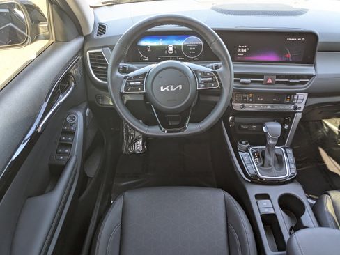 Used 2025 Kia Seltos SX w/ SX Sunroof Package image 16