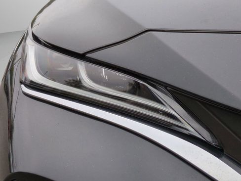 Used 2022 Toyota Venza Limited w/ Advanced Technology Package image 26