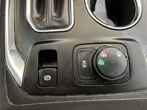 Used 2020 Chevrolet Traverse LT AWD/4WD image 30