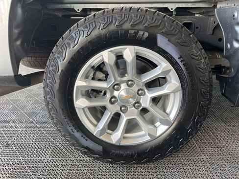 Used 2025 Chevrolet Silverado 1500 LT AWD/4WD image 22