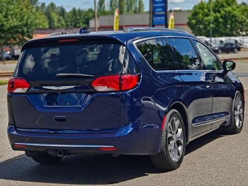 Used 2017 Chrysler Pacifica Limited w/ UConnect Theater Package FWD image 7