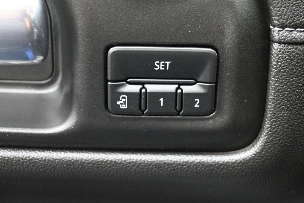Used 2021 GMC Sierra 1500 SLT w/ SLT Premium Plus Package AWD/4WD image 17