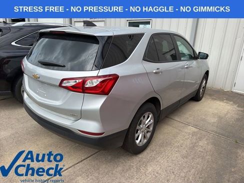 Used 2021 Chevrolet Equinox LS w/ LS Convenience Package AWD/4WD image 3