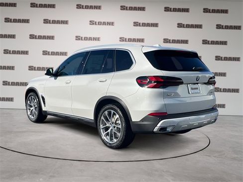 New 2026 BMW X5 xDrive50e image 3