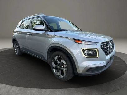 Used 2020 Hyundai Venue SEL w/ Convenience + Premium Package