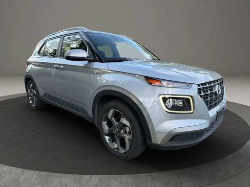 Used 2020 Hyundai Venue SEL w/ Convenience + Premium Package FWD image 3