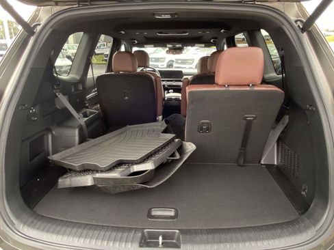 Used 2023 Kia Telluride EX w/ EX Captain's Chair Package image 9