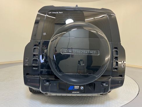 Used 2024 Land Rover Defender 130 X-Dynamic SE image 10