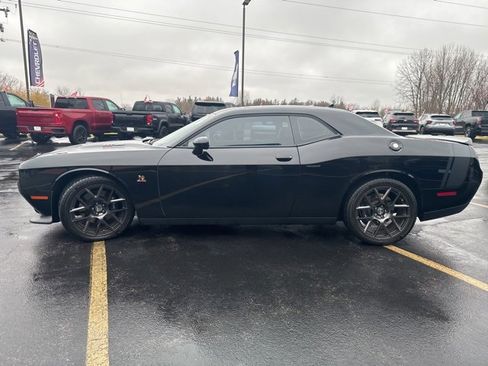 Used 2016 Dodge Challenger R/T Scat Pack w/ Leather Interior Group image 6