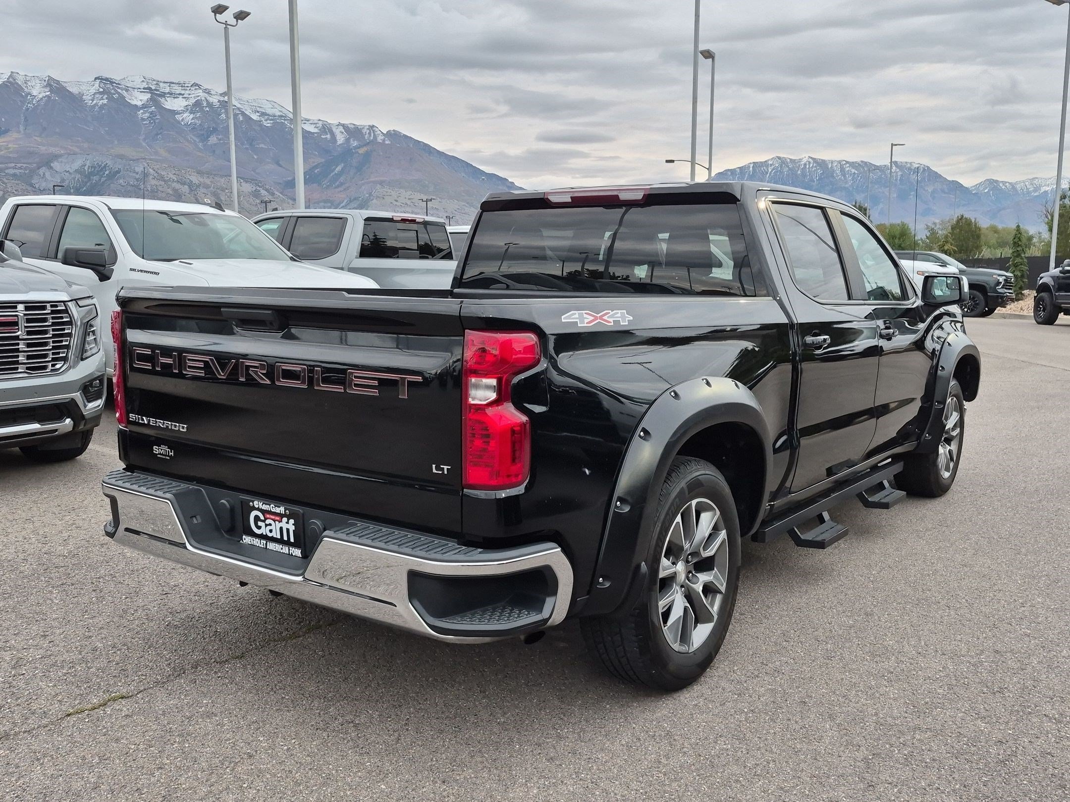 Used 2020 Chevrolet Silverado 1500 LT AWD/4WD image 3