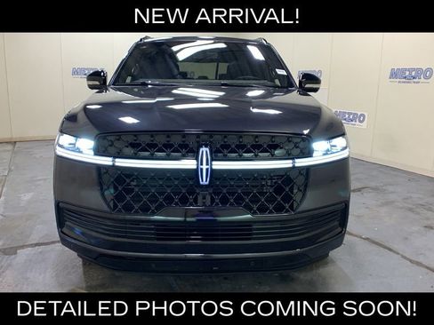 Used 2025 Lincoln Navigator Reserve w/ Jet Appearance Package AWD/4WD image 8
