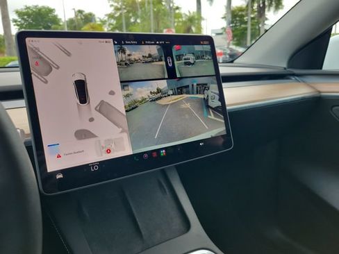 Used 2025 Tesla Model Y Long Range RWD image 29