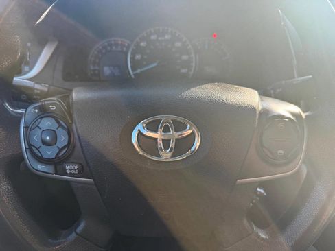 Used 2014 Toyota Camry LE image 11