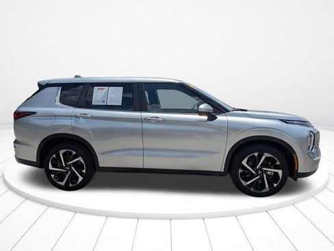 Used 2024 Mitsubishi Outlander SE FWD image 3