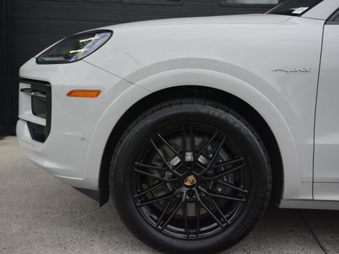 Certified 2025 Porsche Cayenne S AWD/4WD image 39