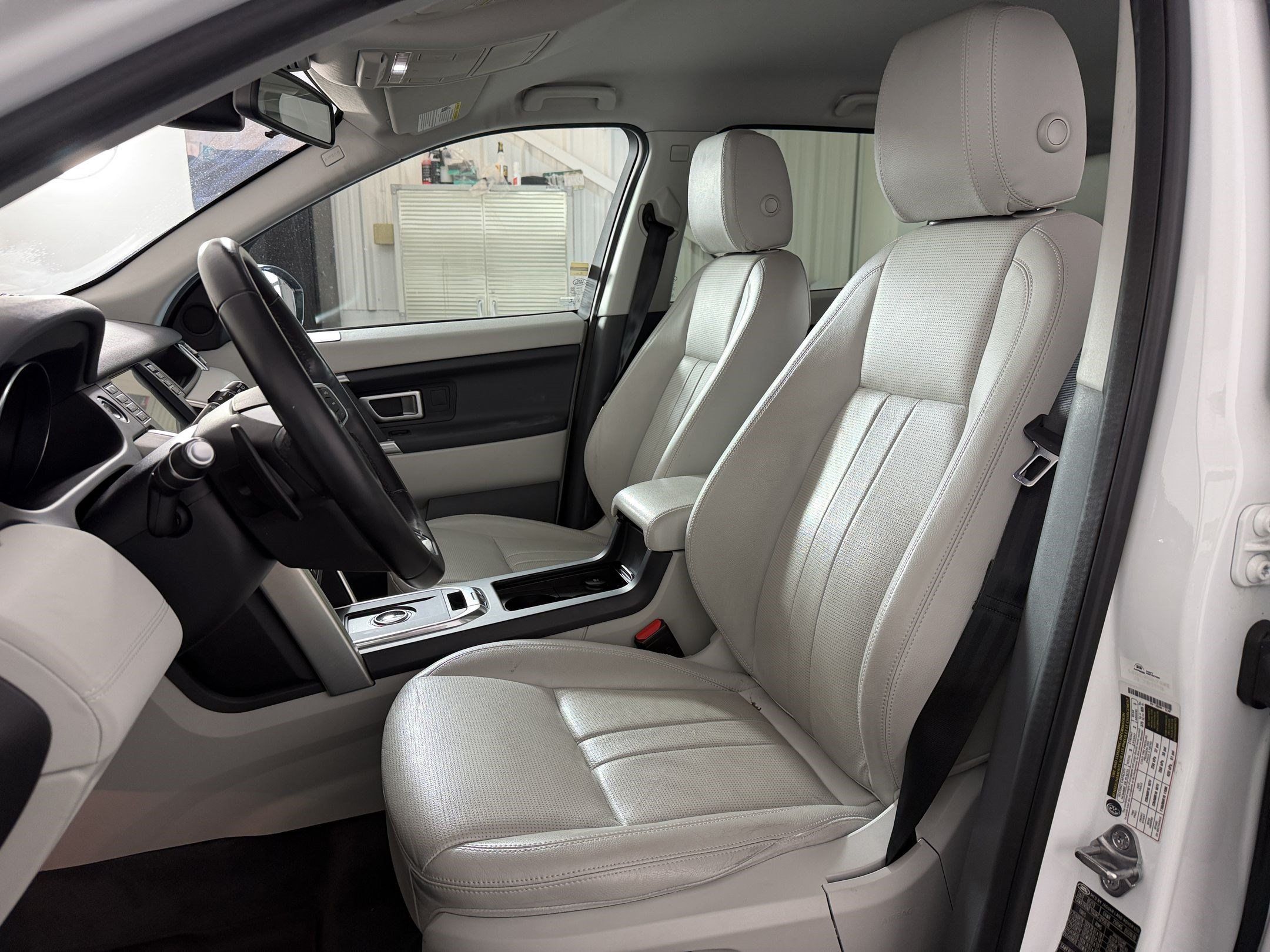 Used 2019 Land Rover Discovery Sport SE AWD/4WD image 5
