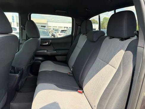 Used 2020 Toyota Tacoma TRD Off-Road AWD/4WD image 19
