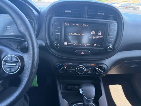 Used 2024 Kia Soul LX w/ Option Group 015 FWD image 17